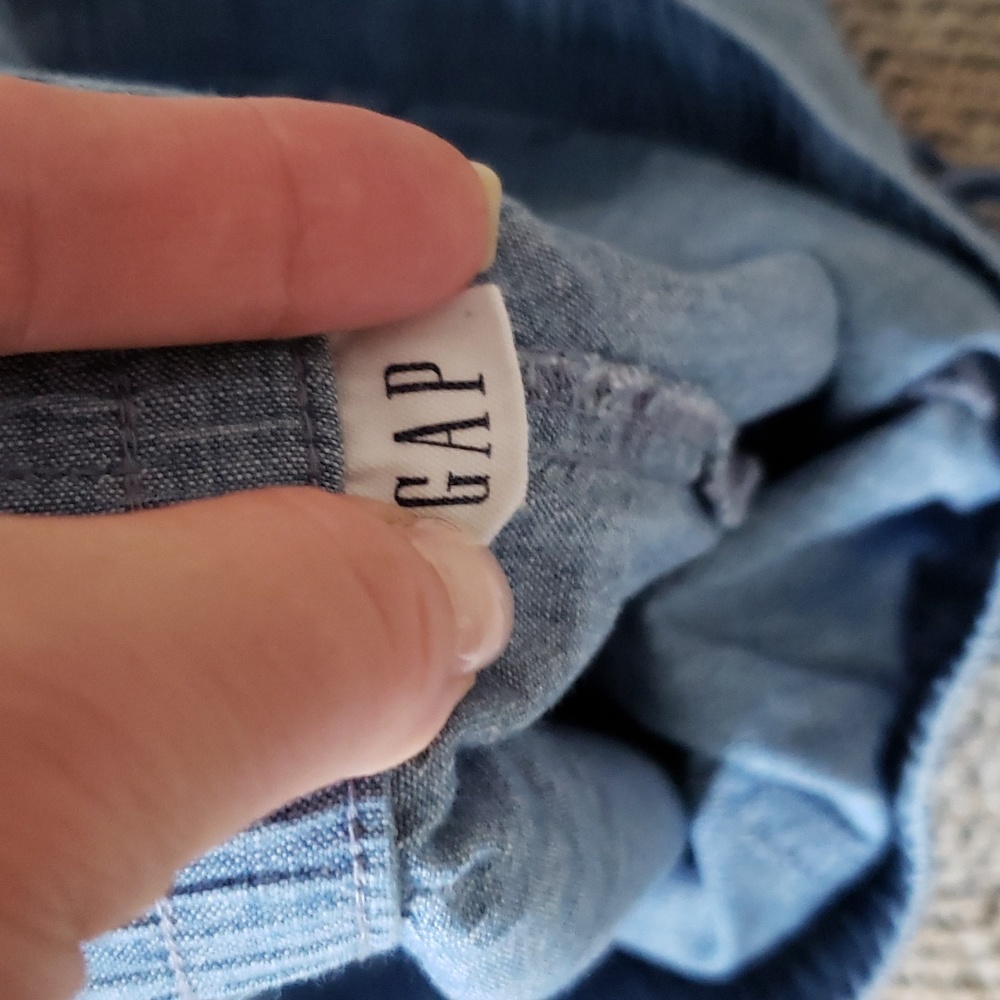 GAP shorts - Picture 2 of 2
